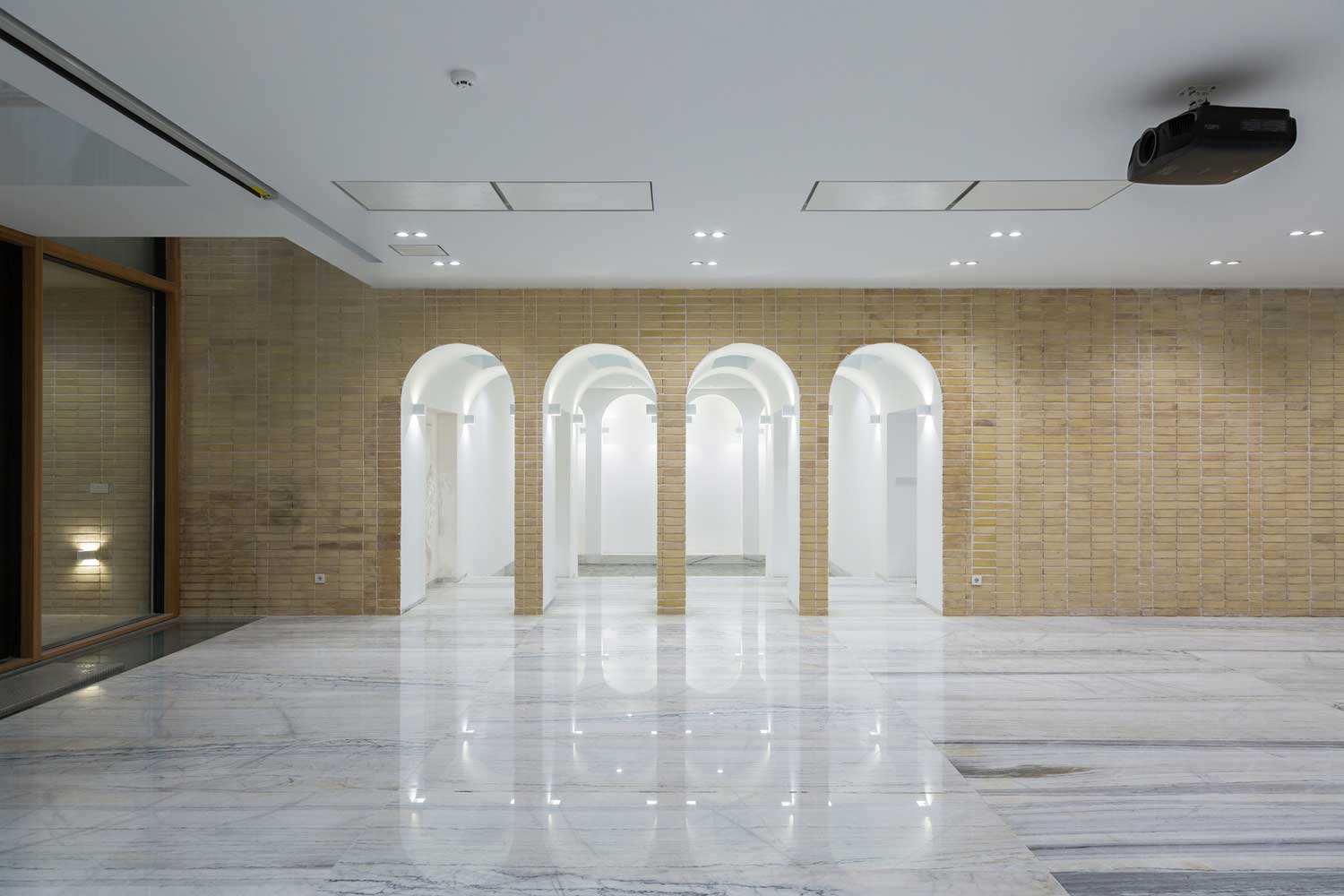 32 Villa Madi / Dida Office