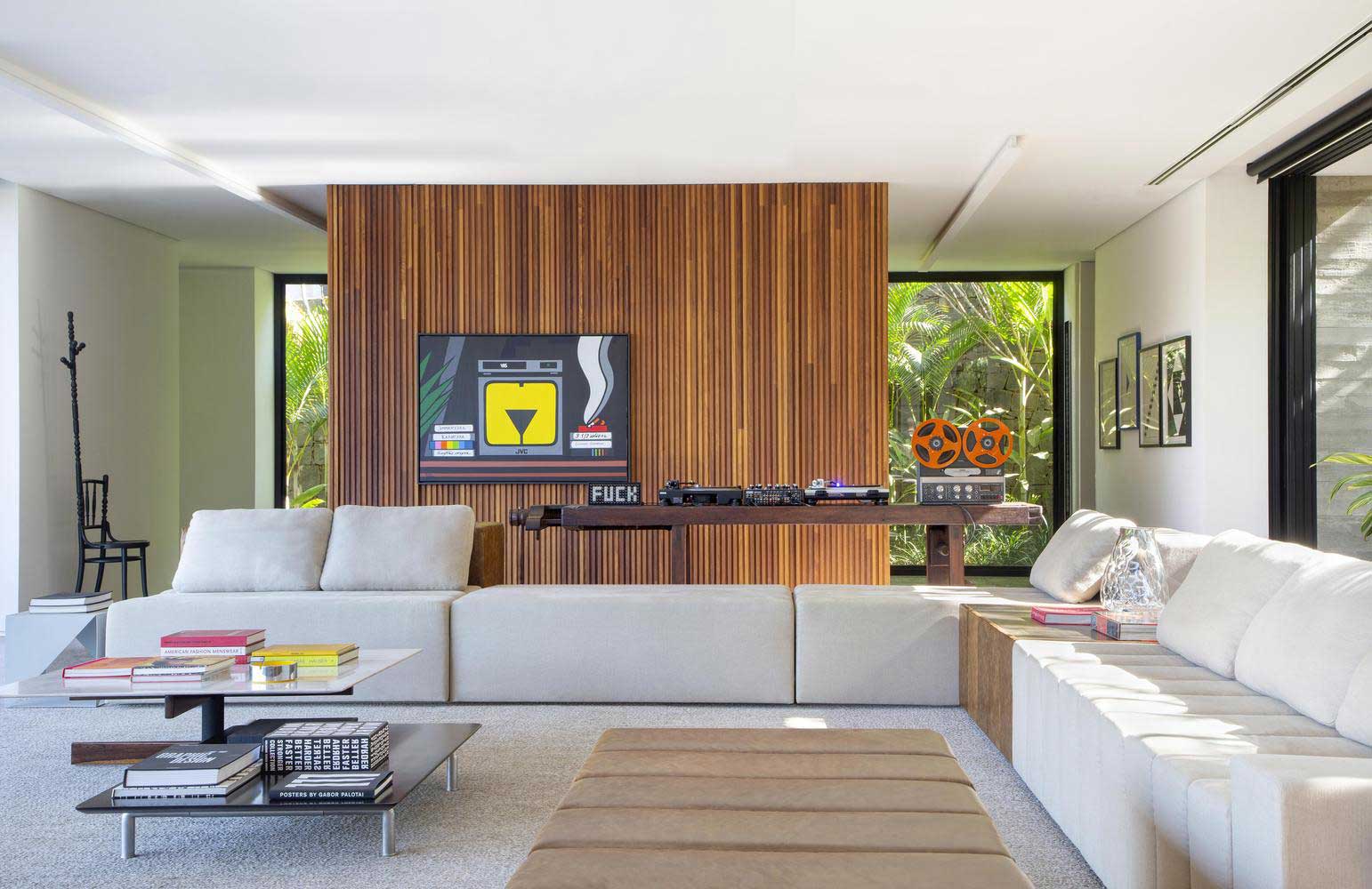 pira_14 Orange House / Studio Guilherme Torres