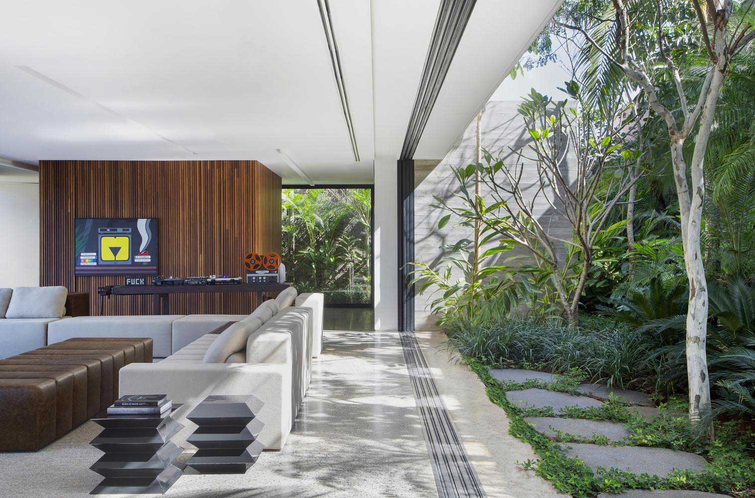 pira_7 Orange House / Studio Guilherme Torres