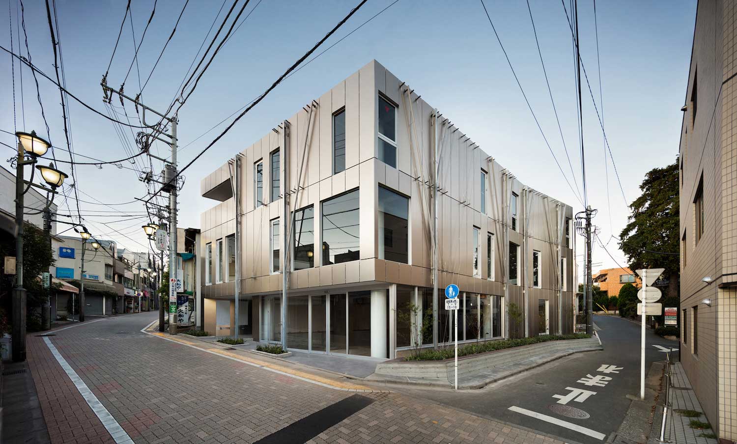 Kugayama South Gate Building / Ryuichi Sasaki