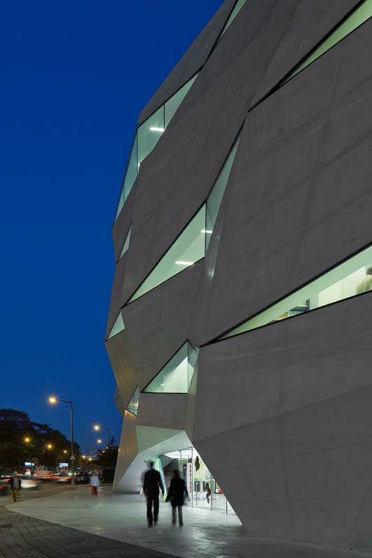 stringio-(21) Vodafone Headquarters