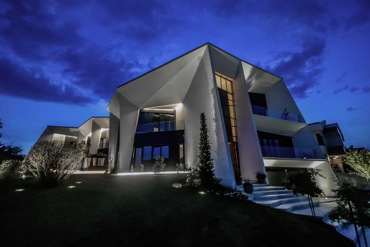 HH_(1) H House / 4M Group