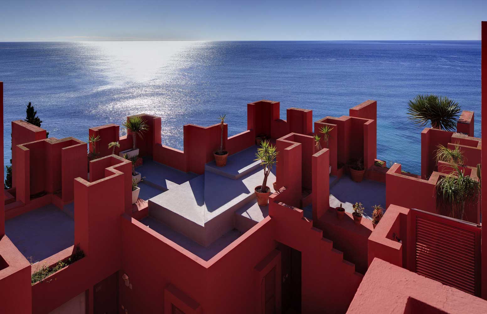 Ricardo_Bofill_Taller_de_Arquitectura_La_Muralla_Roja_Calpe_Spain_(13) La Muralla Roja