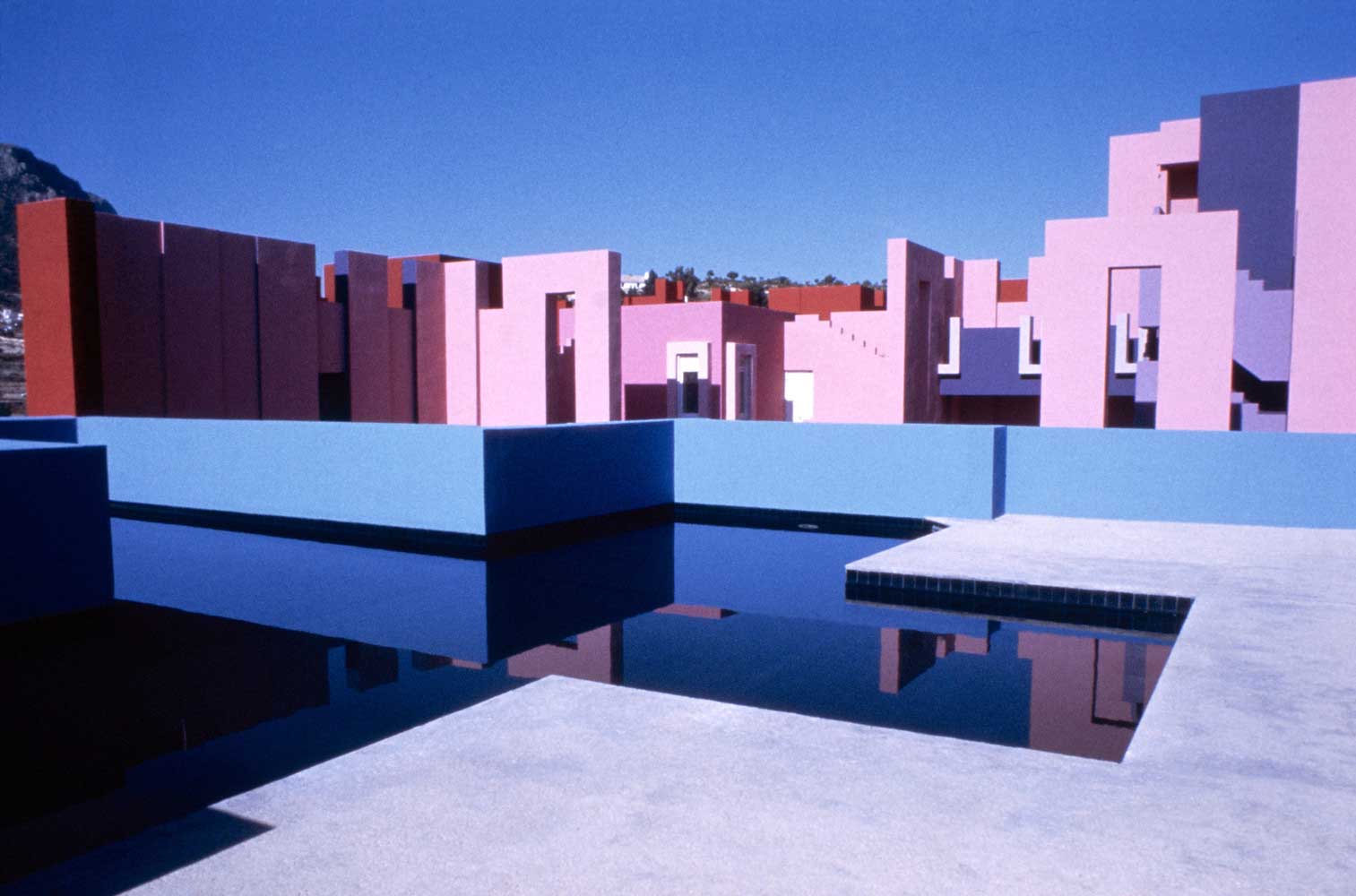 Ricardo_Bofill_Taller_de_Arquitectura_La_Muralla_Roja_Calpe_Spain_(6)