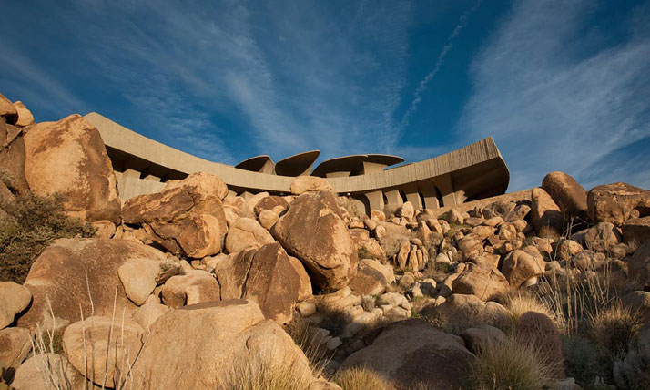 6-Kendrick-Bangs-Kellogg-Joshua-Tree-California-yatzer The Desert House