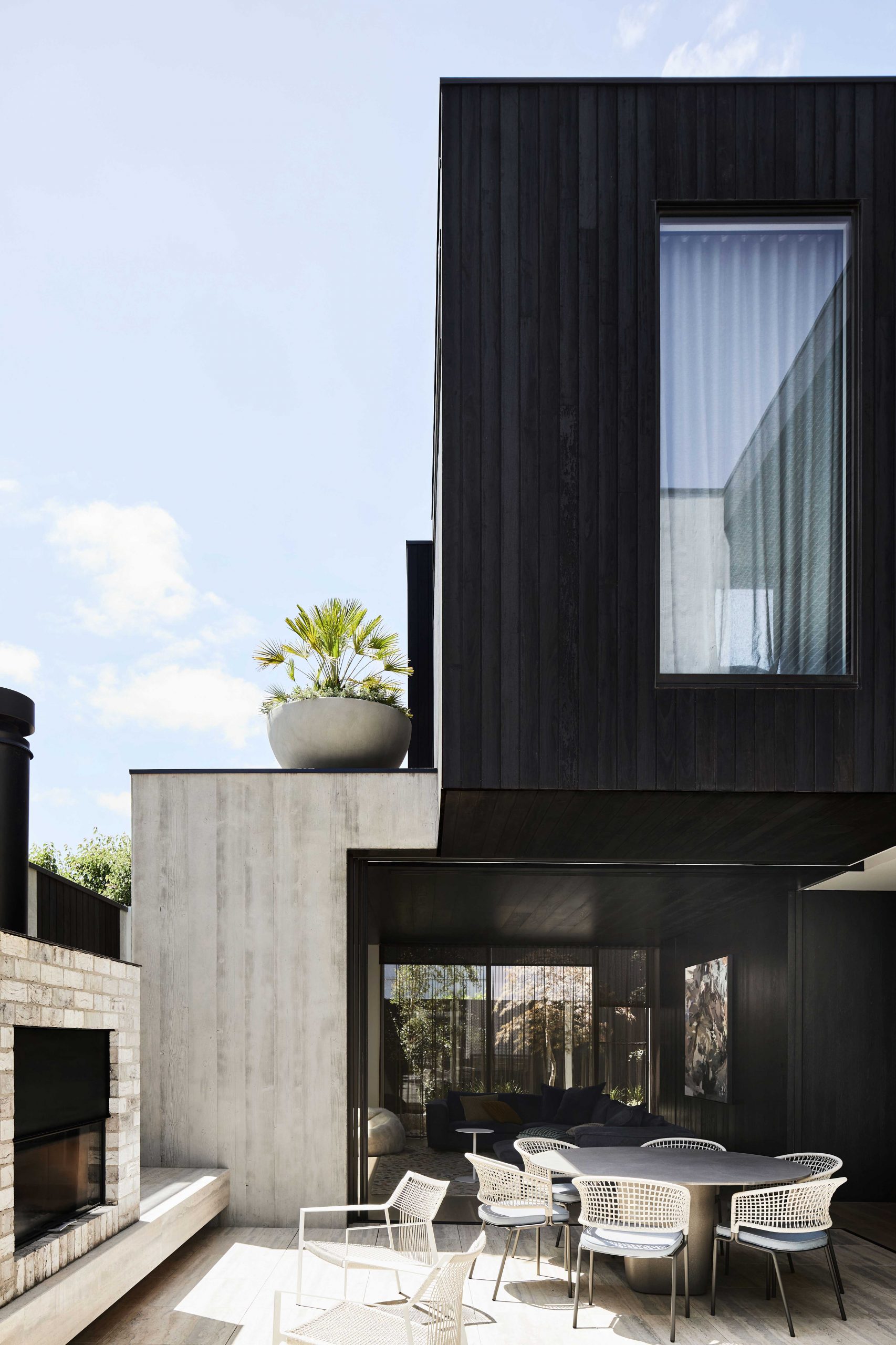 Split-home-courtyard- The Split Home